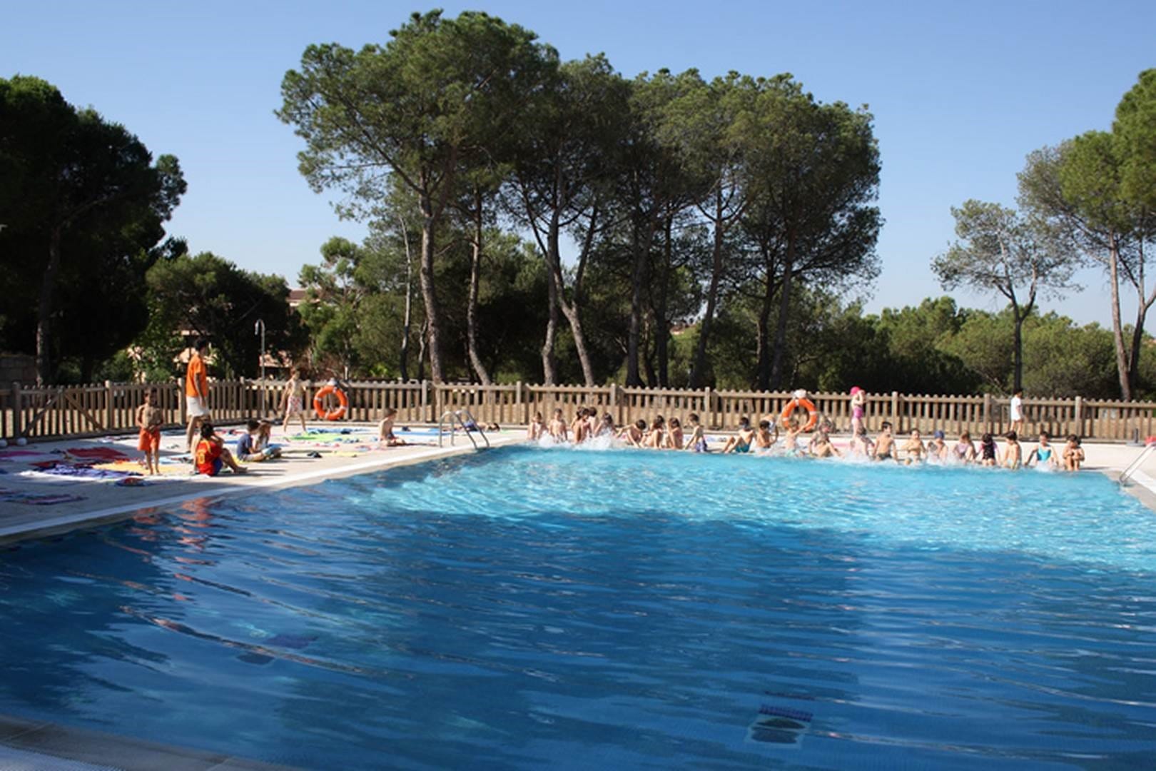 Dos piscinas de agua salada